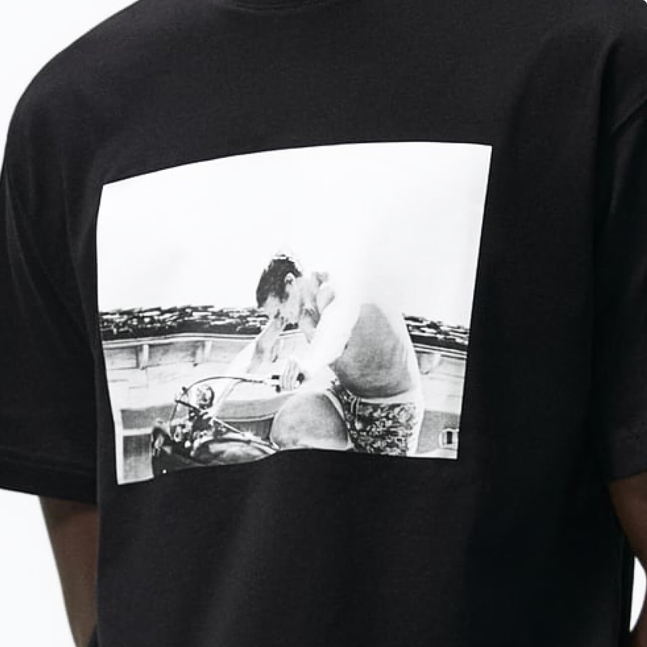 T-Shirt with Print - الصورة 2