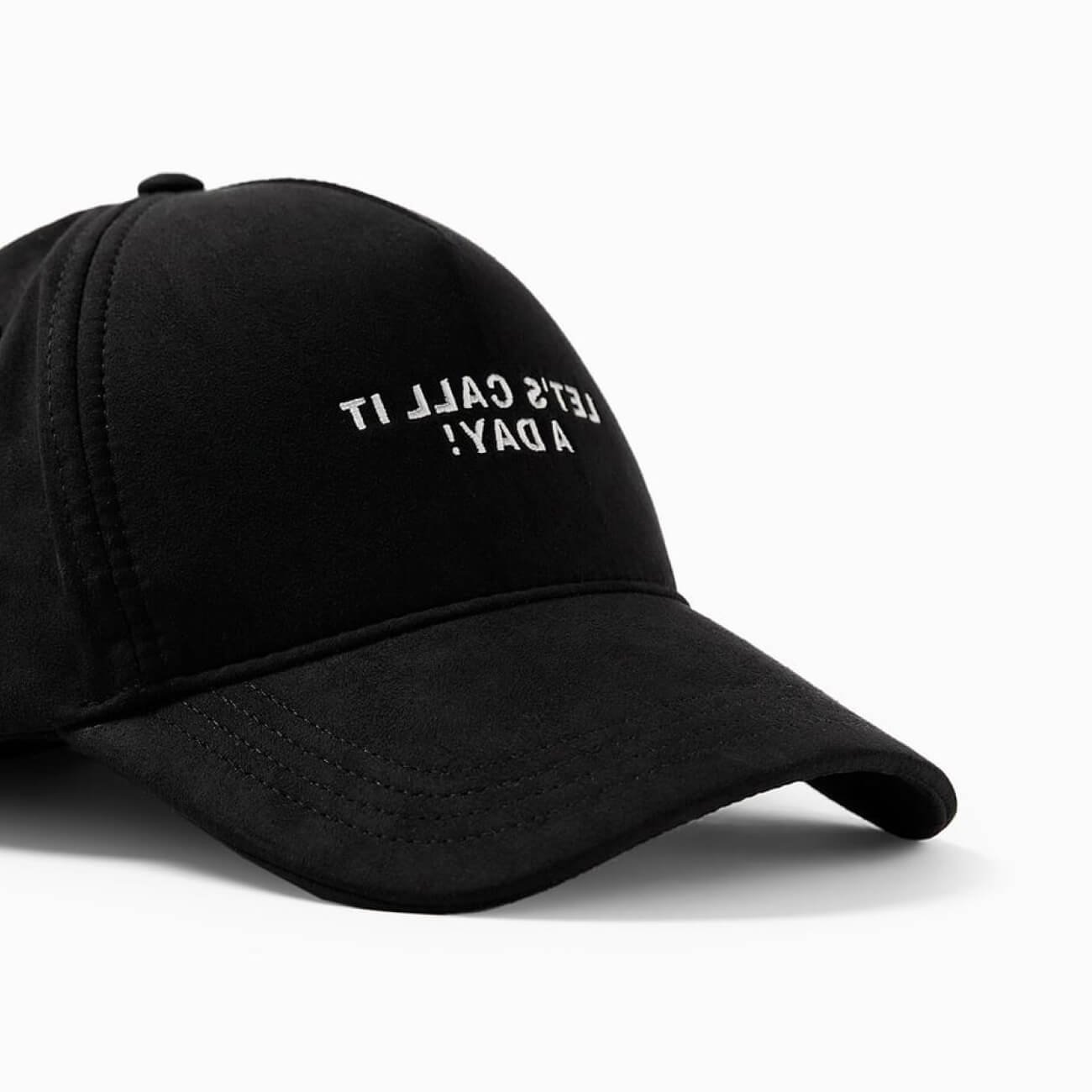 Cap with Inscription - الصورة 2